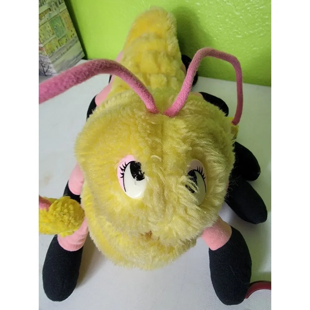 1970s ANIMAL EXPRESS YELLOW CATERPILLAR 14 LEGS 15